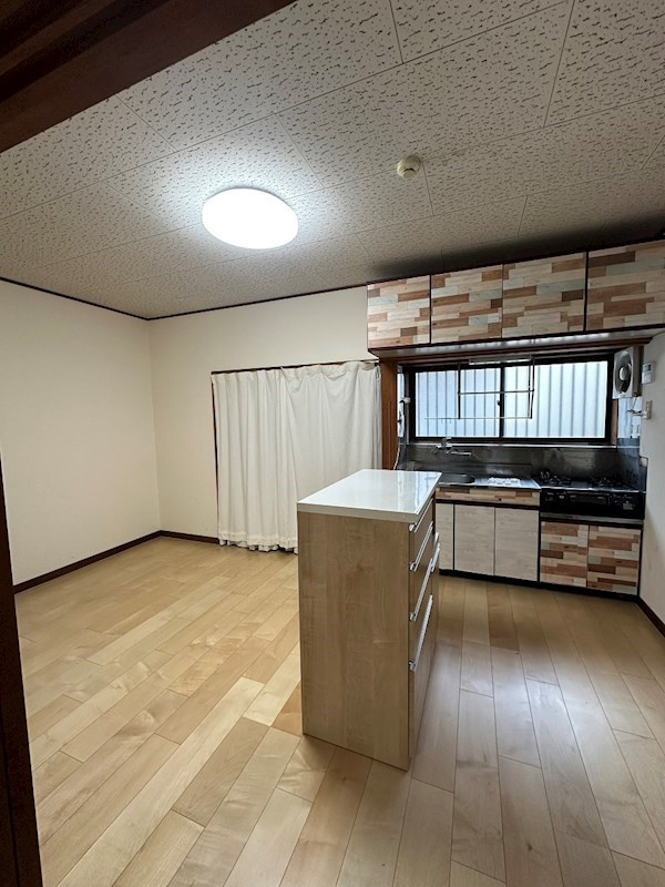 江島町貸家の居間・リビング