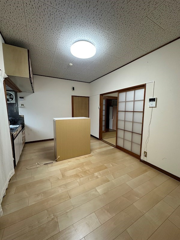 江島町貸家の居間・リビング