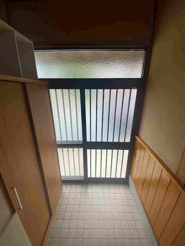 江島町貸家の玄関