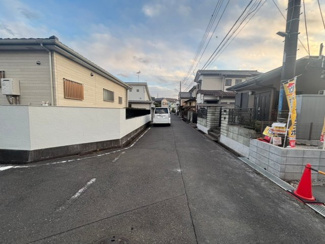 【前面道路含む現地写真】