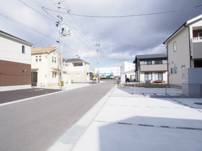 【前面道路含む現地写真】 | パパまる　本宮中台　１号棟