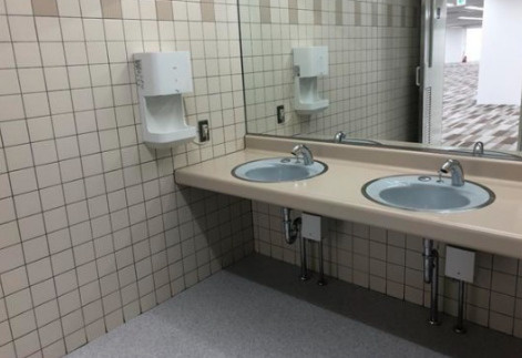 緑地公園ビルの洗面所|コンパクトで使いやすい洗面所