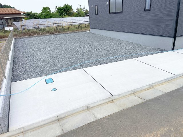 鉾田市舟木1期　新築戸建て　1号棟の駐車場|4台駐車できるカースペース！