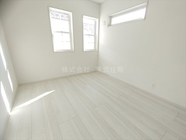 【子供部屋】 | 狭山市狭山　全4棟　2号棟 | 洋室5.33帖南西側、子供部屋としても使い勝手の良いお部屋です