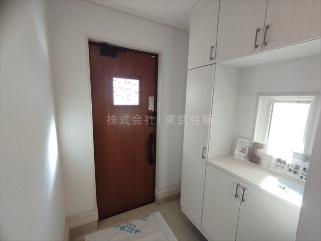 【玄関】 | 狭山市狭山　全4棟　2号棟 | 収納もある玄関です