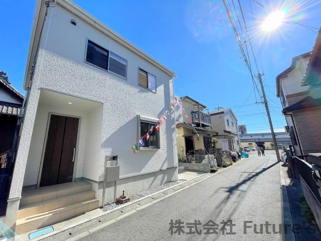 三郷市鷹野4丁目　中古戸建の前面道路含む現地写真|前面道路含む現地写真です