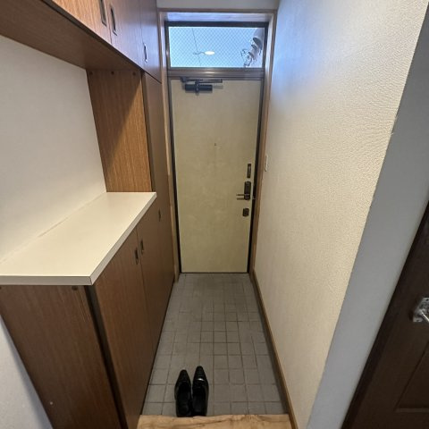 レジデンスＳＡＴＯＨの玄関