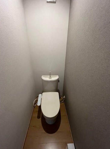 黒髪６丁目戸建のトイレ