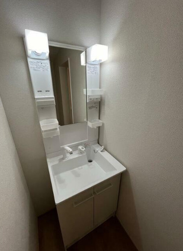 黒髪６丁目戸建の独立洗面台