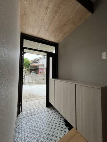 黒髪６丁目戸建の玄関