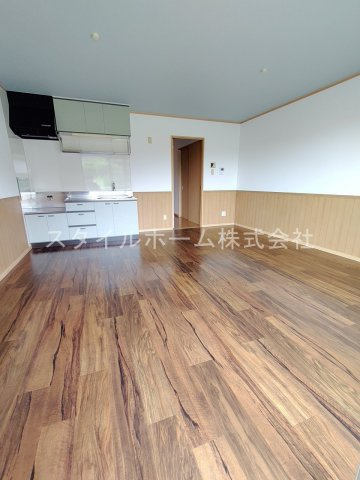 【居間・リビング】 | ガーデンコートTSUBASA | 別部屋写真です。