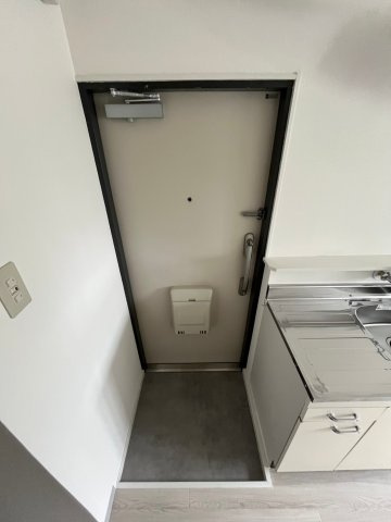 東扇町ビルマンションの玄関