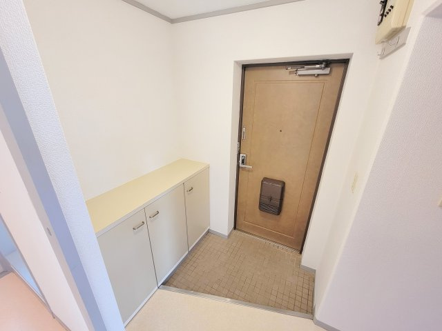 ヴィルドミール富雄の玄関