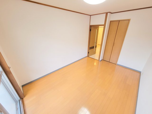 ヴィルドミール富雄の洋室
