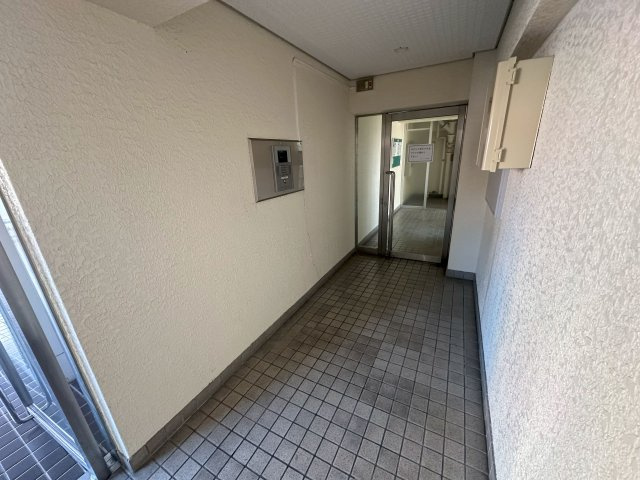 新生マンション天神のエントランス