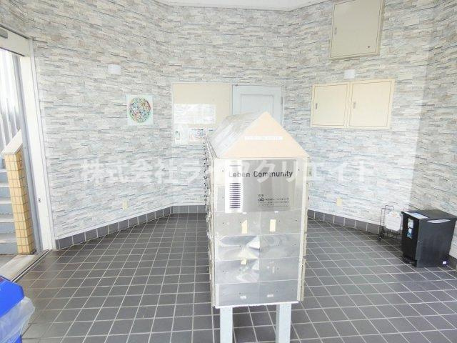 エルム高幡B棟のエントランス