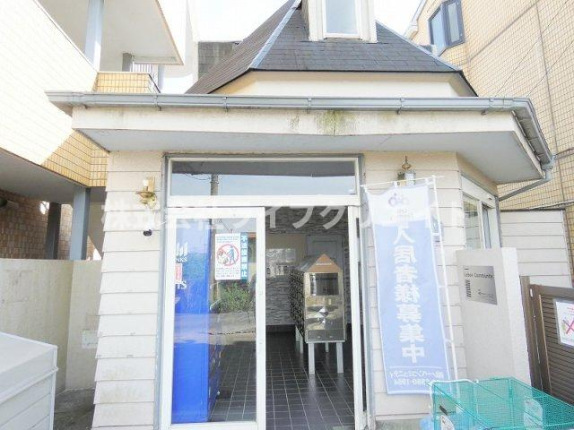 エルム高幡B棟のエントランス