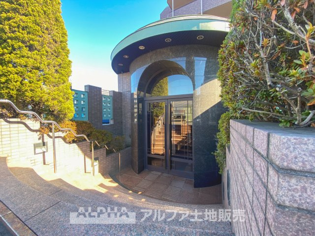 アーデル聖蹟桜ヶ丘の外観|【outward appearance】
◆外観◆聖蹟桜ヶ丘駅まで徒歩13分と利便性の良い立地。帰宅途中に買い物や夕食をすませ、帰宅後はゆっくりとした時間を過ごすのも良いですね。