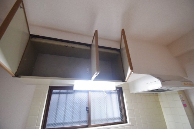 グレースＫの設備|キッチン上部に棚あります