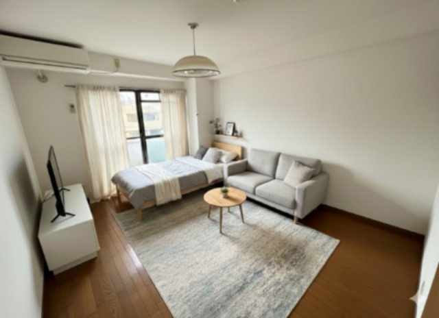 メゾンサカエの居間・リビング|※CG画像によるステージングとなります。
写真にある家具家電は付帯しません。