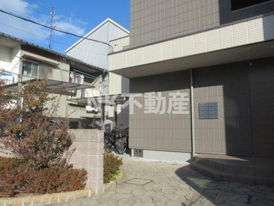 【エントランス】 | Manoir Morofuku(マノワール　モロフク）（鴻池新田賃貸） | ゆとりのあるエントランスです