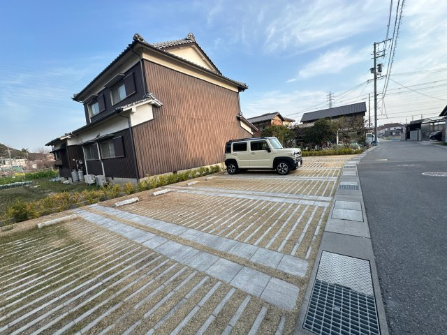 レジデンス　アルファベットの駐車場