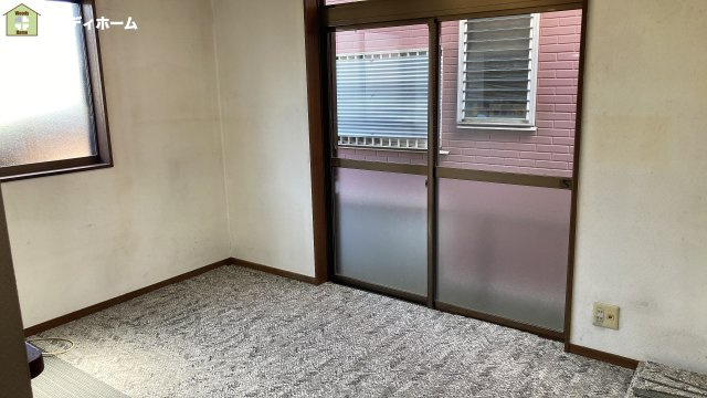 川口市安行吉岡　中古一戸建ての居間・リビング