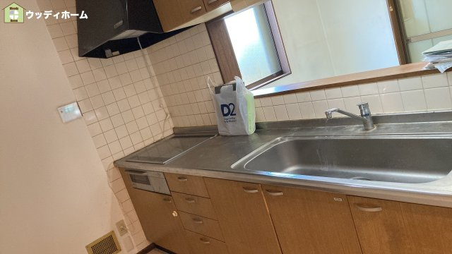 川口市安行吉岡　中古一戸建てのキッチン