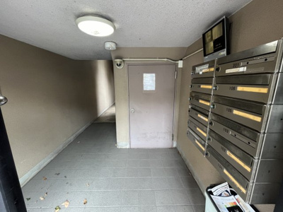 【エントランス】 | クィーンズ渡辺 | 即日案内可能です♪現地待ち合わせOK！どの物件でも当社でお得にご案内できますのでまとめて内覧ください♪