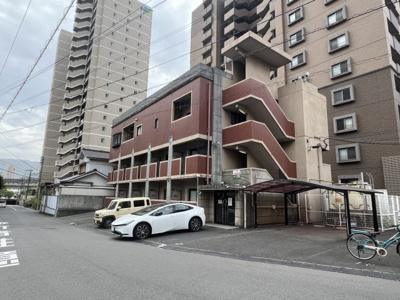 【駐車場】 | クィーンズ渡辺 | 現況優先となります。現地にて間取り・仕様等をお確かめ下さい。