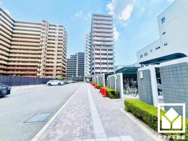 パデシオン京都大久保の玄関