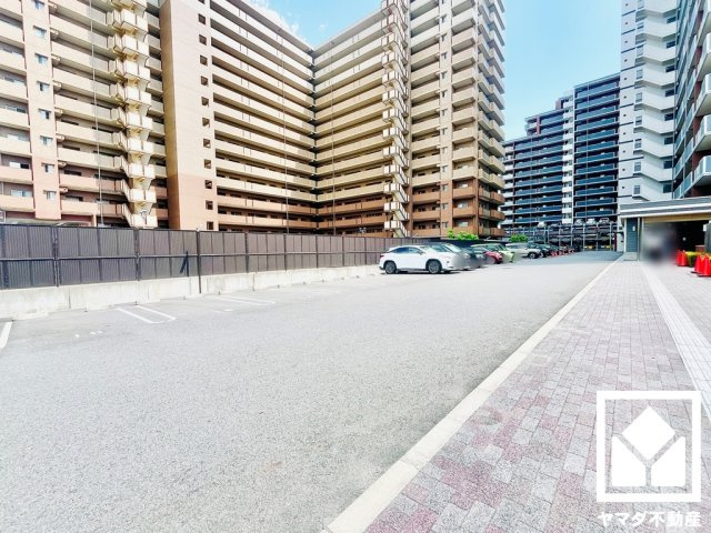 パデシオン京都大久保の駐車場