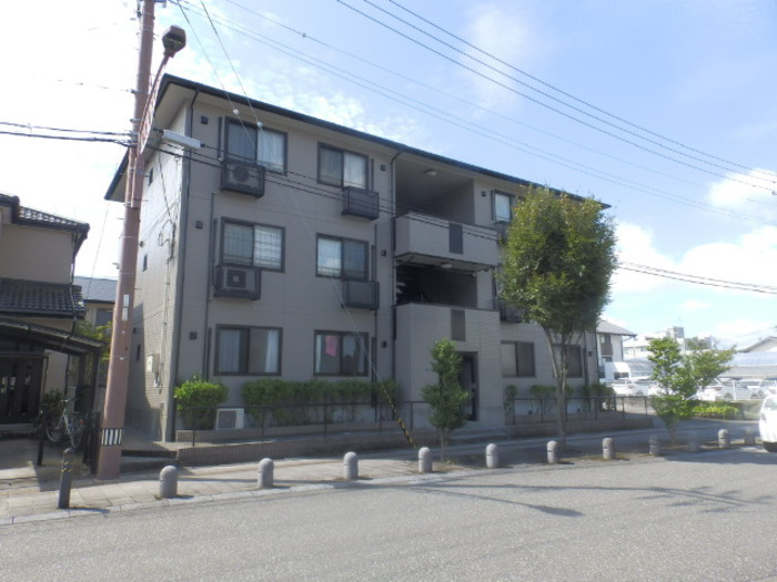 ディアコート札場 A棟の外観