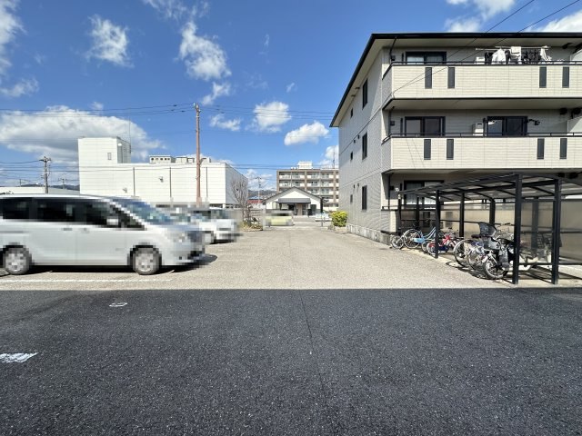 ディアコート札場 A棟の駐車場