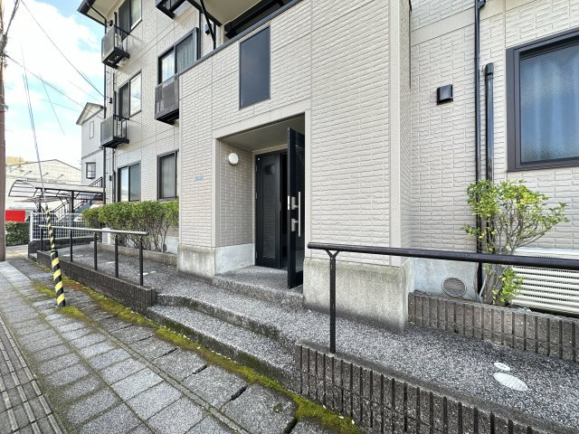 ディアコート札場 A棟のエントランス