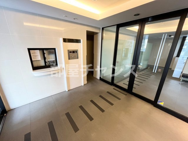 アデグランツ大須のエントランス