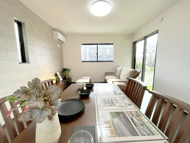 あきる野市草花の新築一戸建の居間・リビング|2025年2月撮影