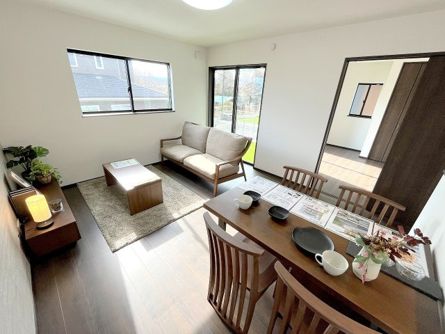 あきる野市草花の新築一戸建の居間・リビング|2025年2月撮影