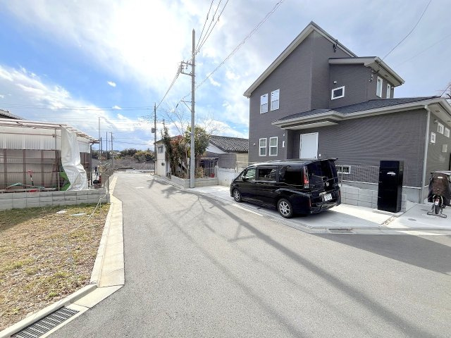 あきる野市草花の新築一戸建の前面道路含む現地写真|2025年2月撮影