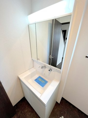 あきる野市草花の新築一戸建の独立洗面台|2025年2月撮影