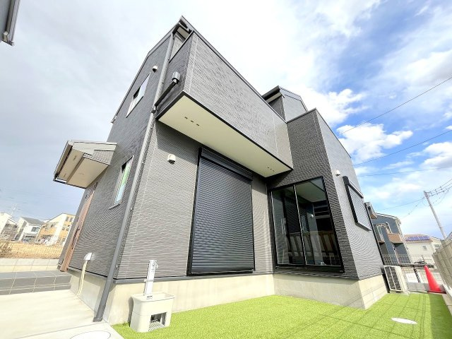 あきる野市草花の新築一戸建の外観|シックな雰囲気のオシャレな外観です！