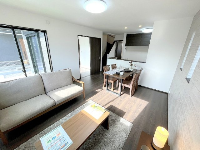 あきる野市草花の新築一戸建の居間・リビング|2025年2月撮影