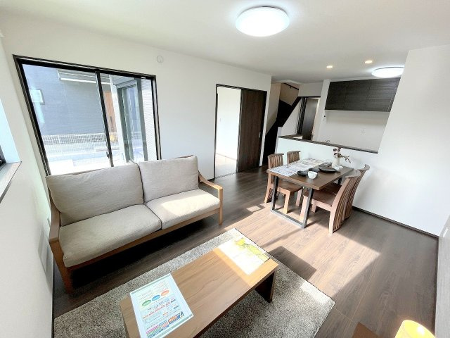 あきる野市草花の新築一戸建の居間・リビング|2025年2月撮影