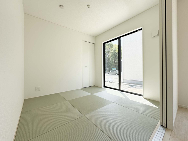 畳は次世代畳として注目されるダイヤロン畳。退色しにくい上、ダニやカビの発生も抑えます