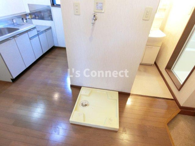 【設備】 | グランディ桜ヶ丘 | 室内洗濯機置き場には排水パン付き。