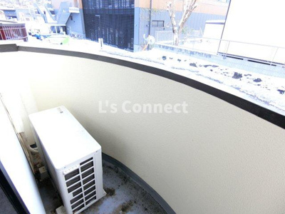 【バルコニー】 | グランディ桜ヶ丘 | １階でも高さがあり、人通りが気になりません。