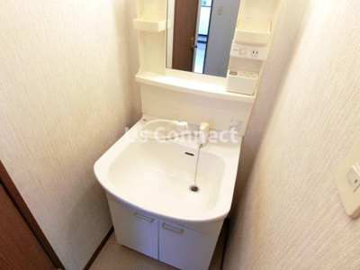 【洗面所】 | グランディ桜ヶ丘 | 朝の支度もスムーズな独立洗面台。