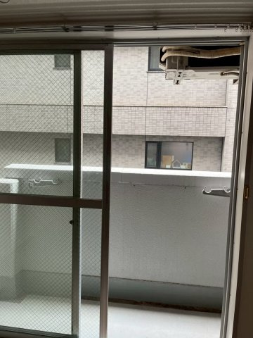 【展望】 | コスモフォーラム三鷹（空室） | バルコニー　東向きでたいへん静かなお部屋です。窓を開けていても静かです。西向きとはそこが違います。