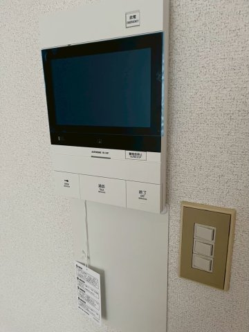 【防犯設備】 | コスモフォーラム三鷹（空室） | モニター付きインターフォン　オートロックの開錠もこちらでできます。