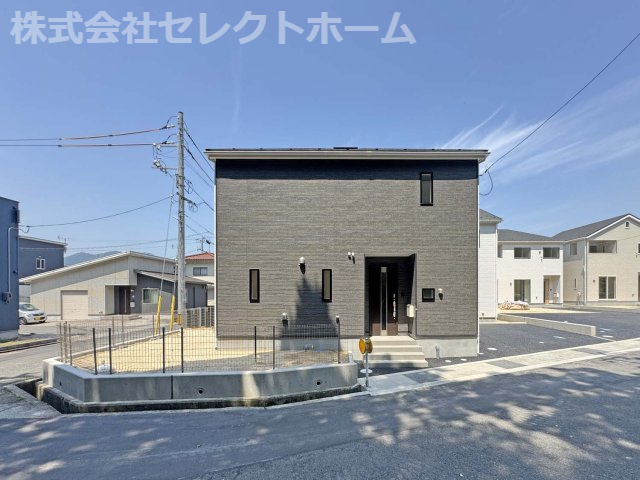 耐震+制震の家 新涯町4丁目：住宅性能取得物件：4号棟の前面道路含む現地写真|★先着順販売受付開始！
◎耐震+制震の家 新涯町4丁目：住宅性能取得物件：4号棟
◎住宅性能評価取得物件
◎価格への挑戦と性能にもこだわった家
◎新涯小学校まで徒歩16分
◎現地見学随時対応！